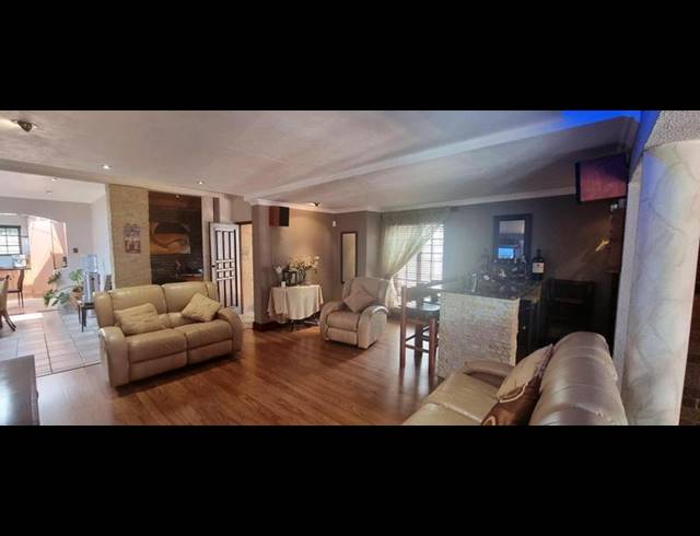 4 BEDROOM HOUSE FOR SALE IN GLENVISTA